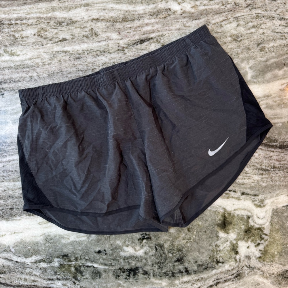 Nike Women's Charcoal Athletic Shorts Size Large